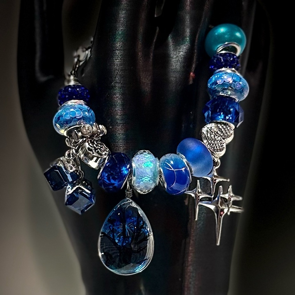 Elegant Blue Charm Bracelet Set - Picture 3 of 8